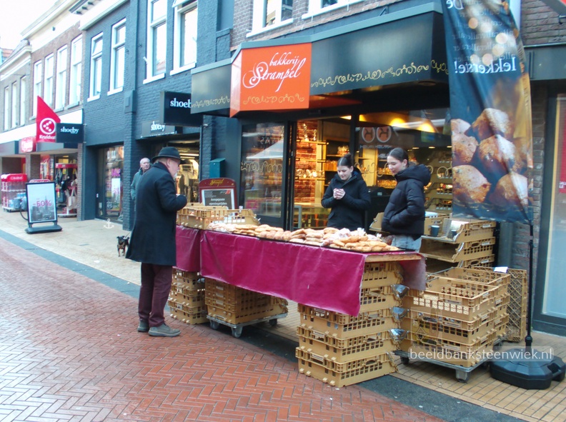 20251231_Oliebollen bij bakkerij Strampel_0002.JPG